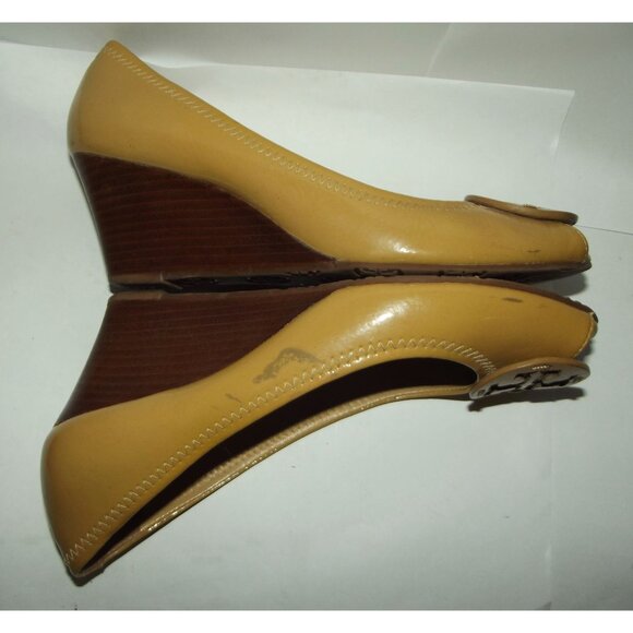 Tory Burch Sally Wedge Pumps Womens 8M Patent Leather Peeptoe Shoes Yellow Logo - Picture 11 of 16